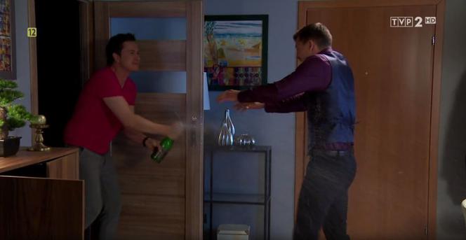 Barwy szczęścia, odc. 2030. Darek (Andrzej Niemyt), Władek (Przemysław Stippa)