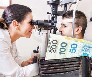 Dofinansowanie do okularów to obowiązek pracodawcy. Ile powinien dopłacić szef?