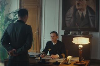 	Zatoka szpiegów 2 odc. 14. Franz Neumann (Bartosz Gelner), komandor Walter Bergman (Paweł Ławrynowicz)