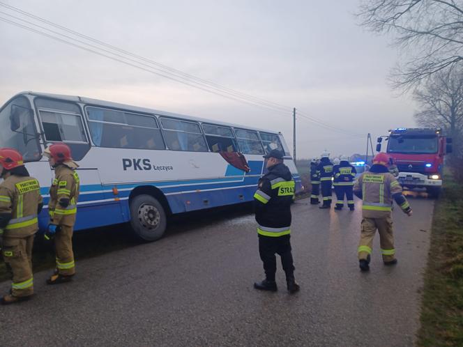 Wypadek autobusu szkolnego w Gąsiorowie