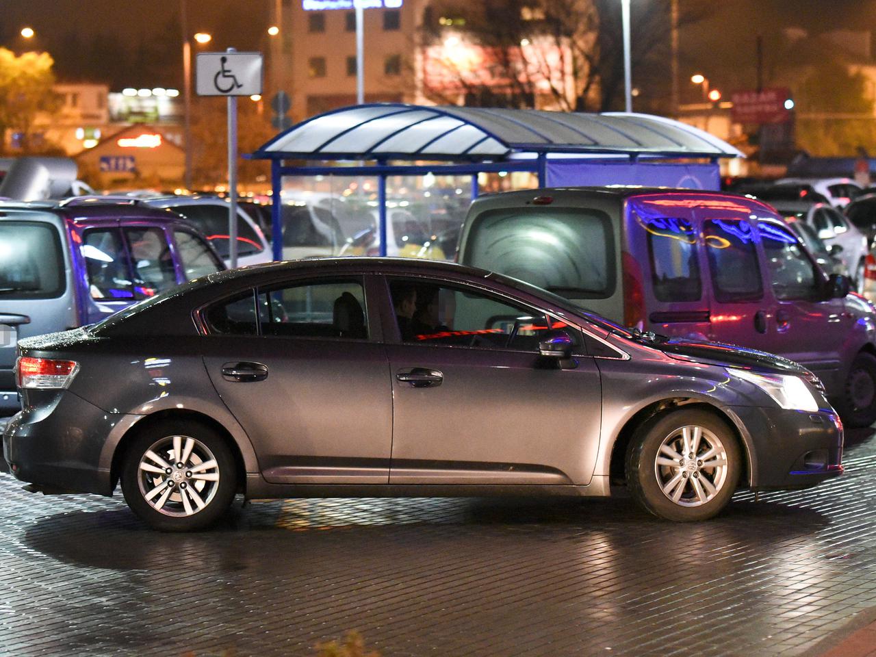 SEJMOWĄ LIMUZYNĄ PO KOSZULĘ I ROGALE.