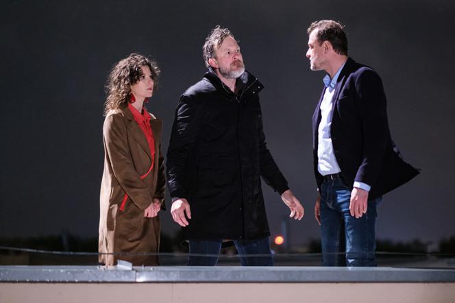 Na Wspólnej odc. 3332. brat bliźniak Rafała Ściborka (Bartosz Woźny), Krzysztof Smolny (Łukasz Konopka), Łucja/ Lara Cedro (Julia Wyszyńska)