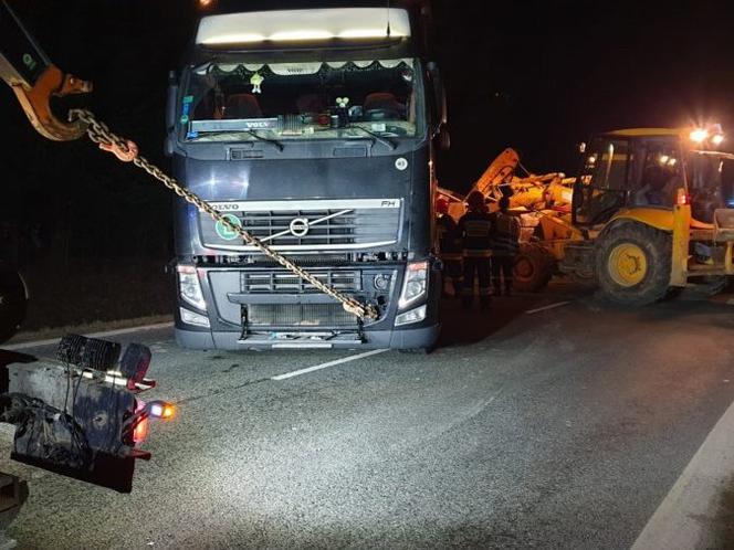 Pijany kierowca ciężarówki wjechał do rowu