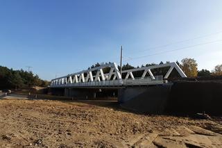 Pociągi znów jeżdżą do Nieporętu i Radzymina. Nowy wiadukt w Wieliszewie gotowy 