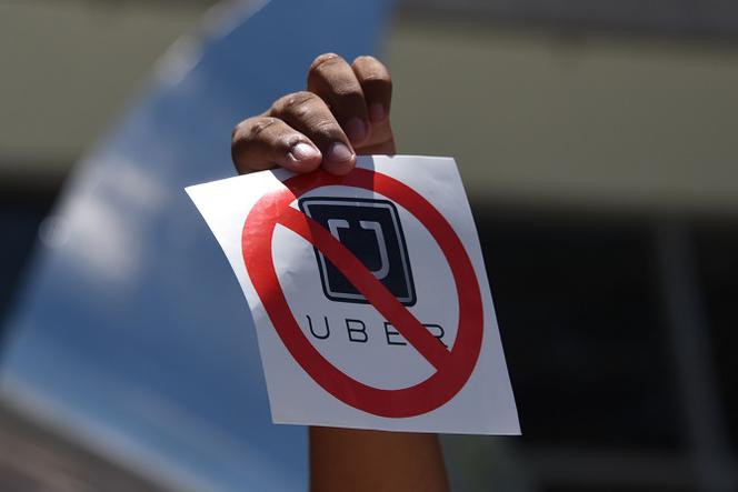 Uber i Taxify ZNIKNĄ Z POLSKI? Nowe prawo uniemożliwi ich działalność