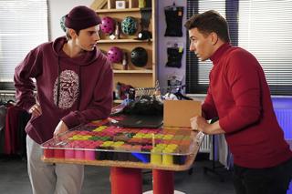 Barwy szczęścia, odcinek 2828: Wiktor (Grzegorz Kestranek), Tomasz Kępski (Jakub Sokołowski) 