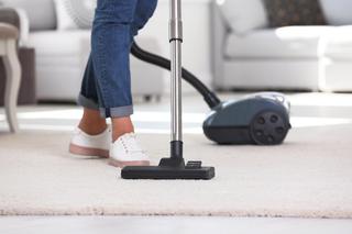 Ukryta funkcja odkurzacza ułatwi pracę każdej pani domu. Pozwala dokładnie i bezpiecznie sprzątać dom. Jak z niej korzystać?