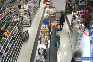 Bójka w galerii handlowej w Lubinie. Szarpał, uderzał i kopał ochroniarza [ZDJĘCIA]