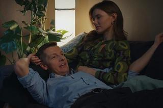 M jak miłość odc. 1735 po wakacjach. Franka (Dominika Kachlik), Paweł (Rafał Mroczek)