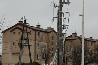 Budowa ronda wstrzymana przez słup energetyczny stojący na środku. Urzędniczy absurd na ul. Kadetów 