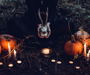 Historia Halloween. Płonące ogniska i spotkanie żywych z martwymi. To święto było czasem lęku ale i radości