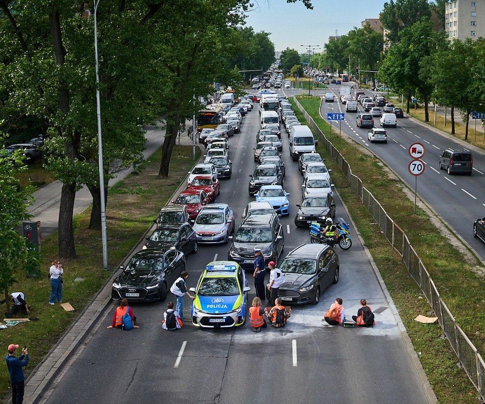 Takiego protestu jeszcze nie było. Ostatnie Pokolenie chce przez kilka tygodni blokować Wisłostradę w Warszawie