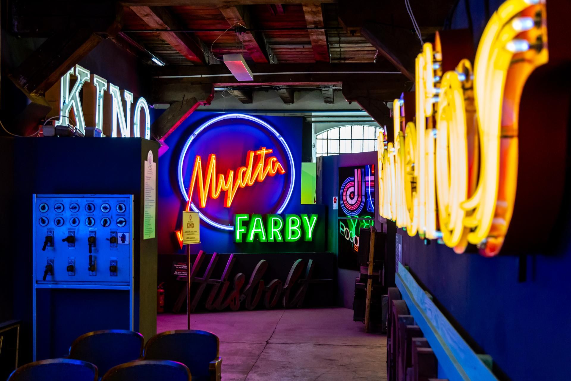 Neony z Muzeum Neonów w Warszawie