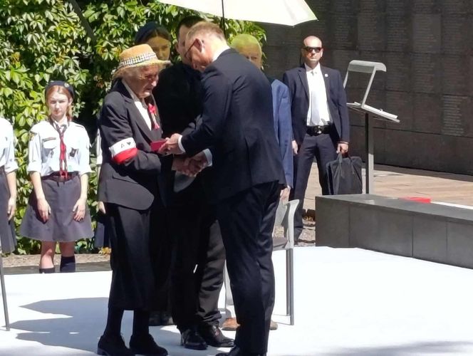 81. rocznica Powstania Warszawskiego. Prezydent Duda wręczył odznaczenia powstańcom