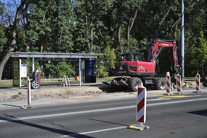 Remont torów na Waszyngtona. Pasażerowie osłupieli, chaos na przystankach