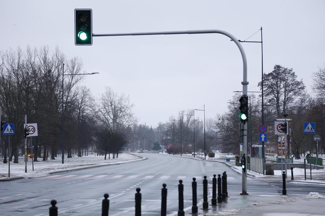 Puste ulice w Warszawie - zdjęcia. Stolica opustoszała na ferie zimowe