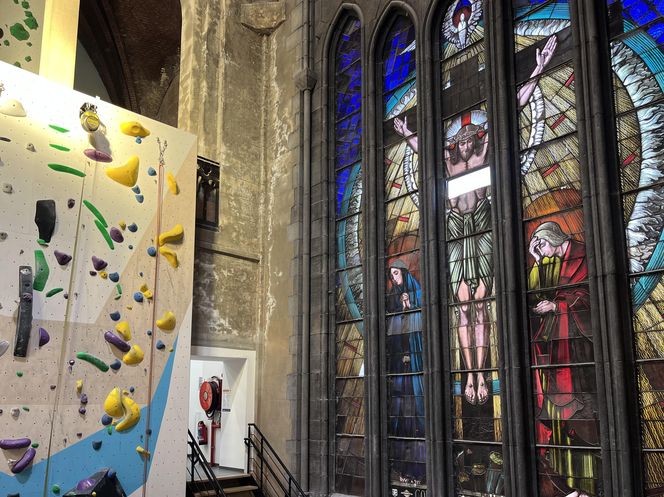Ścianka wspinaczkowa w kościele św. Antoniego Padewskiego w Brukseli