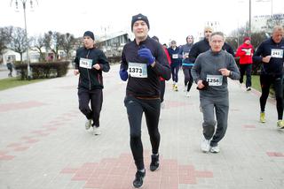 Poseł Robert Biedroń ukończył 10-kilometrowy bieg