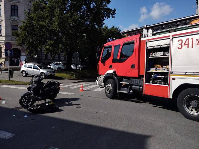 Wypadek w Nowym Sączu! Osobówka zderzyła się ze skuterem