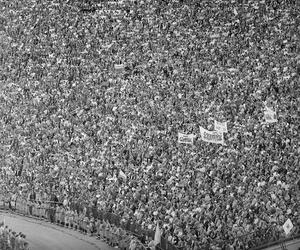 Stadion X-lecia. Pobyt papieża Jana Pawła II w Warszawie podczas II pielgrzymki do Polski w 1983 r.