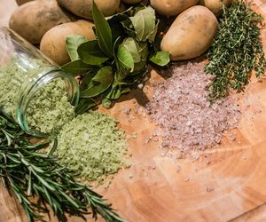 Konserwowanie solą - jak zasalać grzyby, warzywa i zioła?