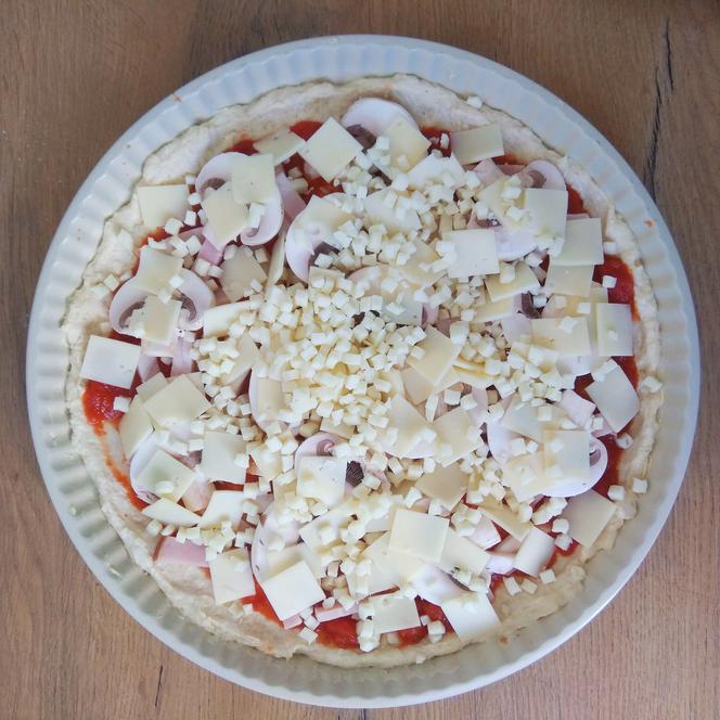 Pizza bez drożdży: jak zrobić proszkowe ciasto na pizzę?
