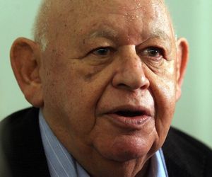 Grób Jerzego Urbana w Zaduszki. Niewiarygodne, co mu położyli na płycie!