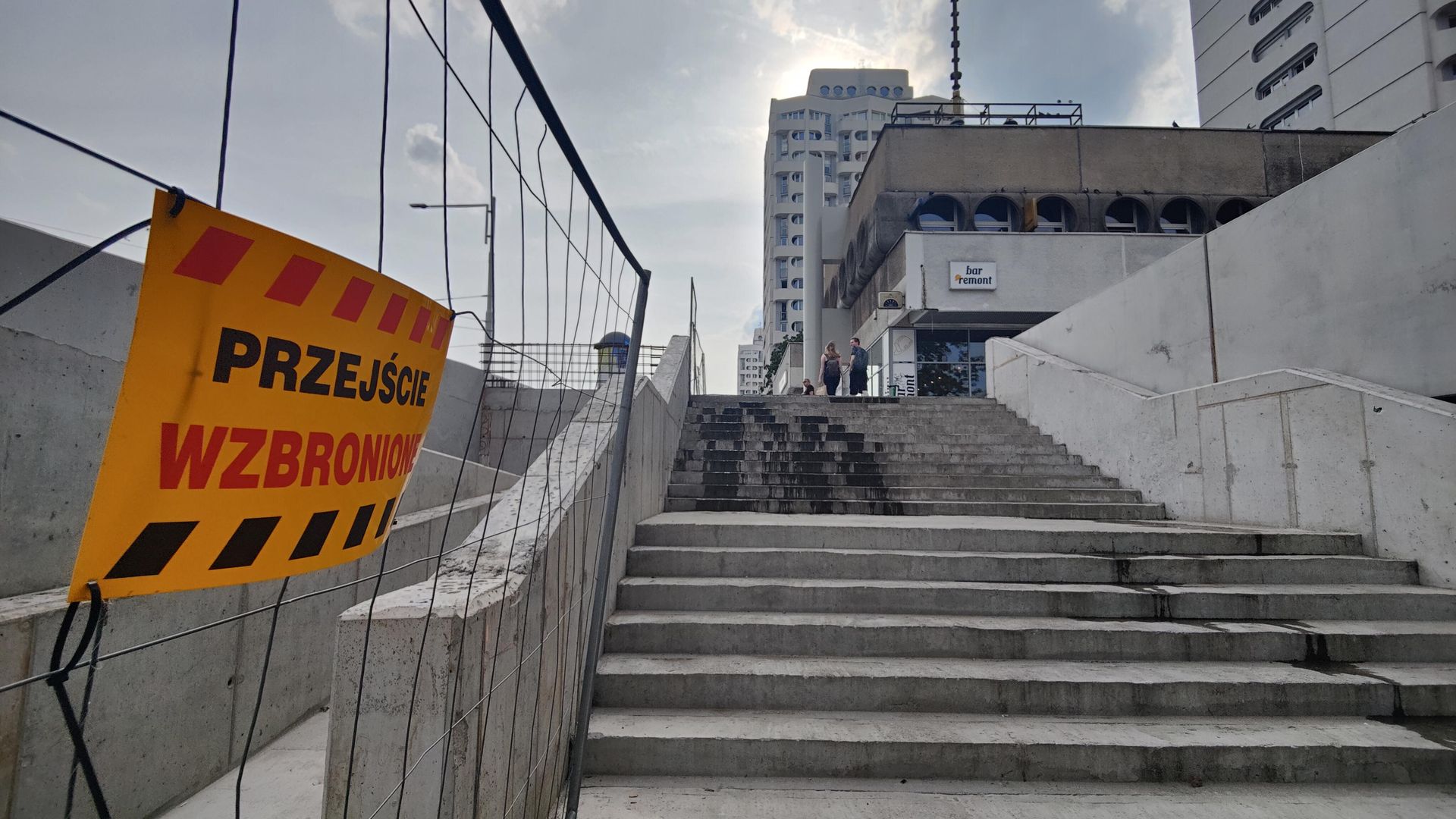 Remont esplanady przy Sedesowcach we Wrocławiu