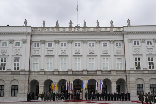 Powitanie prezydenta Ukrainy pod Pałacem Prezydenckim