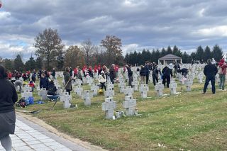Takich tłumów na cmentarzu w Amerykańskiej Częstochowie jeszcze nie było. „Najważniejsza jest pamięć”