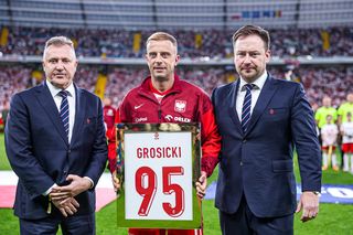 Wzruszające pożegnanie Kamila Grosickiego. Gwiazda reprezentacji Polski zalała się łzami [GALERIA] 