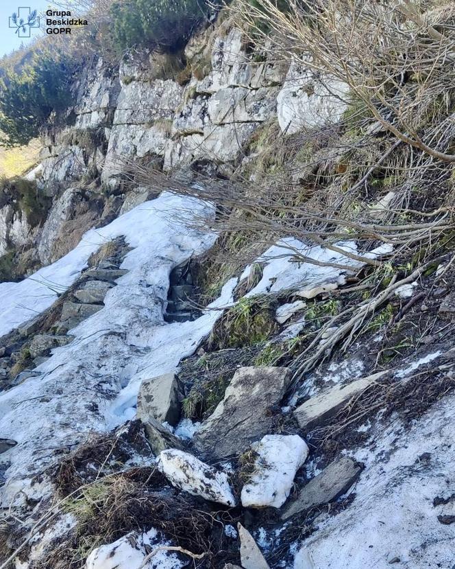 Na zamknięty szlak w Beskidach poszli w krótkich spodenkach i adidasach. Potem błagali o pomoc