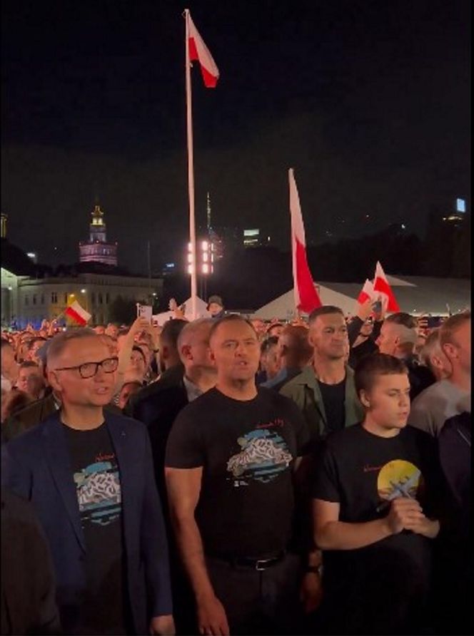 Karol Nawrocki śpiewa (nie)zakazane piosenki