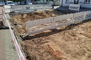 Rozkopanie dużego skrzyżowania odsłoniło fragmenty historii miasta Siedlce