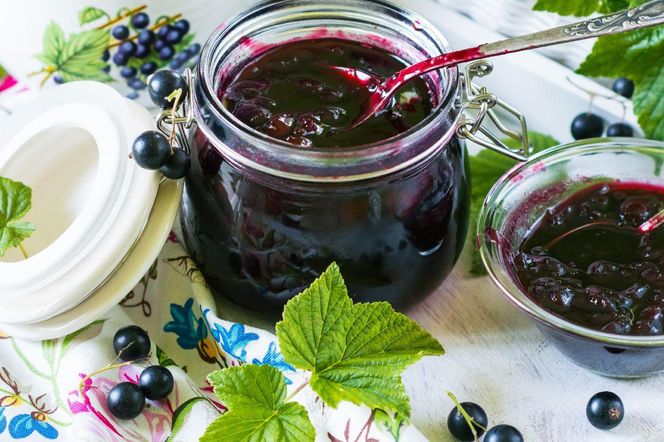dżem z czarnej porzeczki z jabłkami i pomarańczami