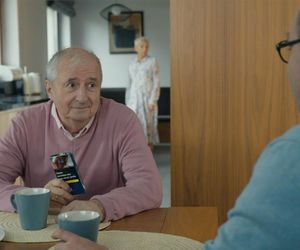 Barwy szczęścia, odcinek 3199: Krystyna (Hanna Bieluszko), Krzysztof Jaworski (Jacek Kałucki), Złoty (Marcin Perchuć)