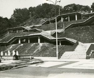 Te schody rozgrzewają miejskie emocje od 1971 roku, choć w istocie prowadzą donikąd