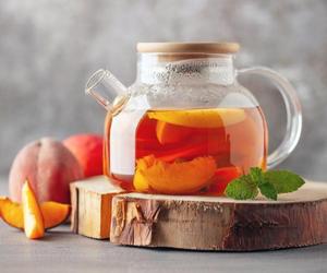 Świąteczne przejedzenie, niestrawność i wzdęcia? Ten prosty napar załatwi sprawę od ręki