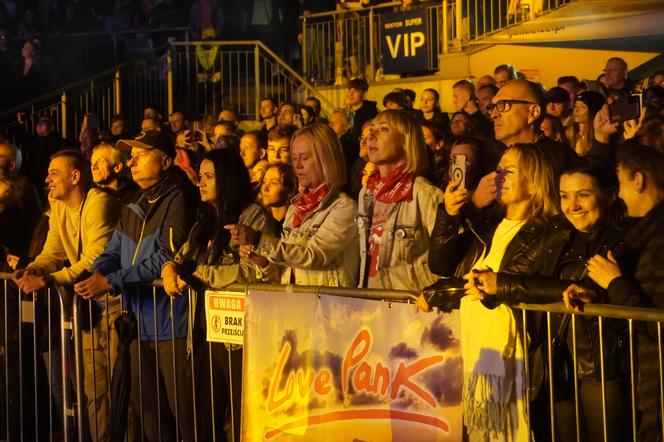 Publiczność na koncercie Lady Pank i Myslovitz na Kadzielni w Kielcach