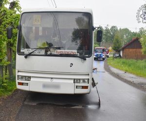 Pijany kierowca wjechał w szkolny autobus. Blisko tragedii w Śląskiem