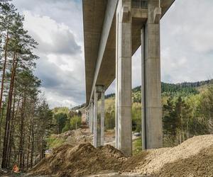 Postęp prac drpogowych na budowie obejścia Węgierskiej Górki