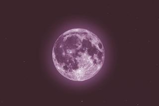 Różowy Księżyc w kwietniu 2024. Na niebie zobaczymy magiczne zjawisko