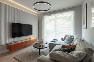 44-m mieszkanie w Gdańsku w kolorze beżu. pomarańczy, zieleni i akwamaryny