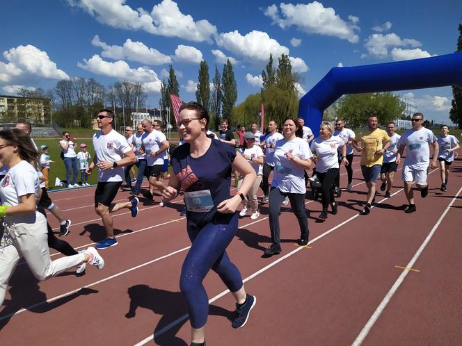 Zobacz uczestników maratonu charytatywnego zorganizowanego przez siedlecką Siedemnastkę