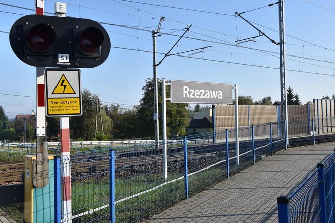 60-latek wjechał na przejazd kolejowy. Sygnalizator nadawał czerwone światło