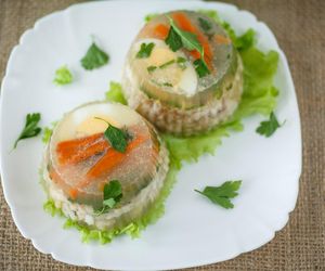 Uwielbiam śledzie w foremce. Są szybkie, proste i zawsze robią wrażenie na gościach