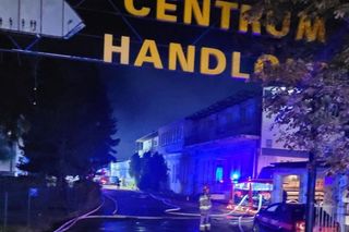 Potężny pożar parku trampolin we Włocławku