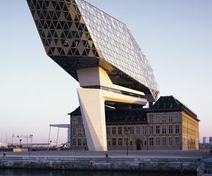 Budynek administracyjny portu w Antwerpii