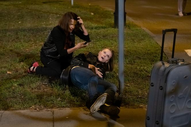 Na Wspólnej, odcinek 2975: Marta (Joanna Jabłczyńska), Kornelia (Paulina Kowalska)