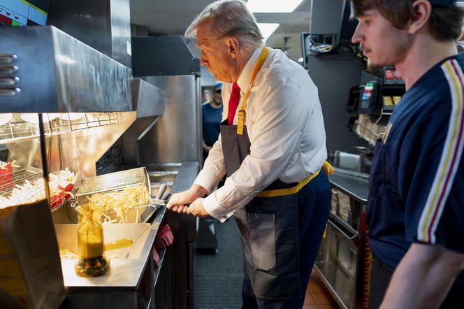 Donald Trump smażył frytki w McDonaldzie. "Zrobiłem to, bo Kamala Harris kłamie"